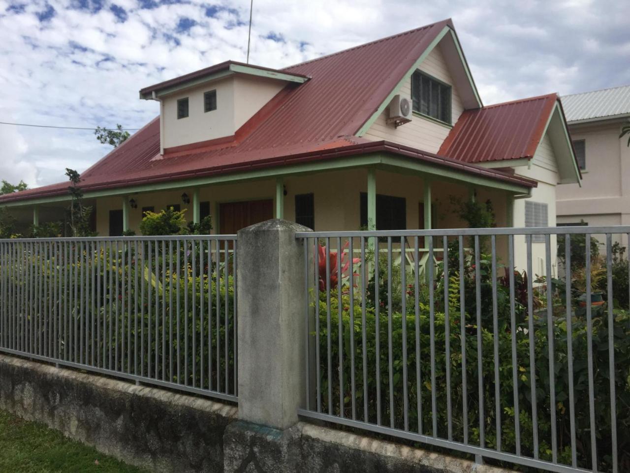 Malau Lodge Nuku'alofa Buitenkant foto