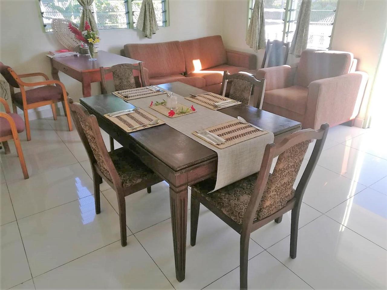 Malau Lodge Nuku'alofa Buitenkant foto