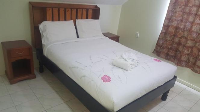Malau Lodge Nuku'alofa Buitenkant foto